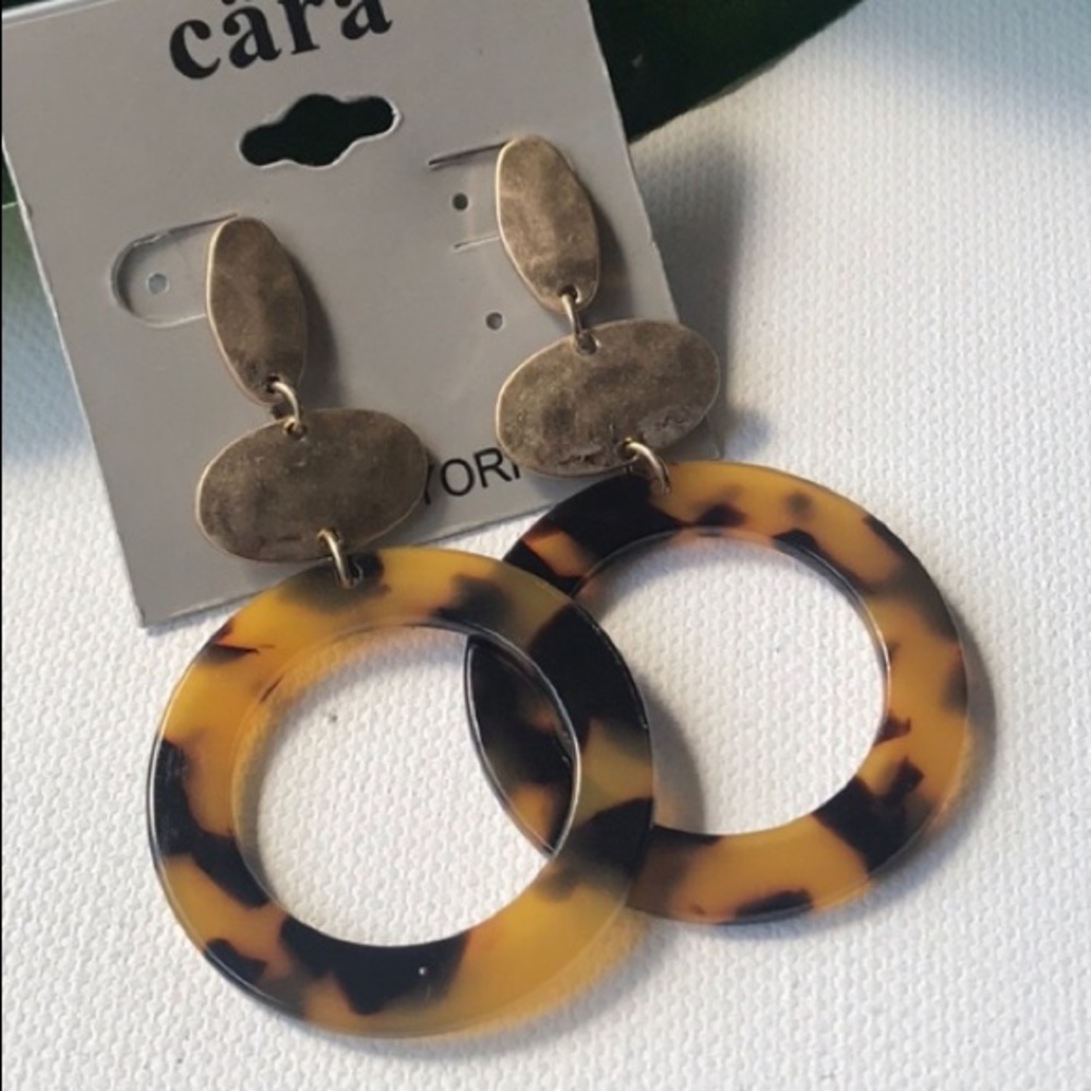 ❤️... Cara Earrings